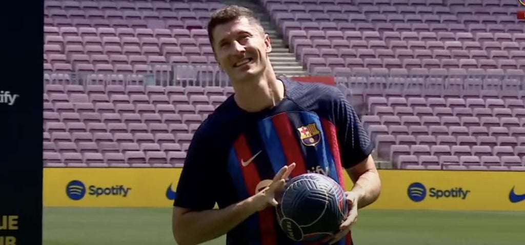 Lewandowski gorąco powitany na Camp Nou. Zachwycająca żonglerka! [WIDEO]