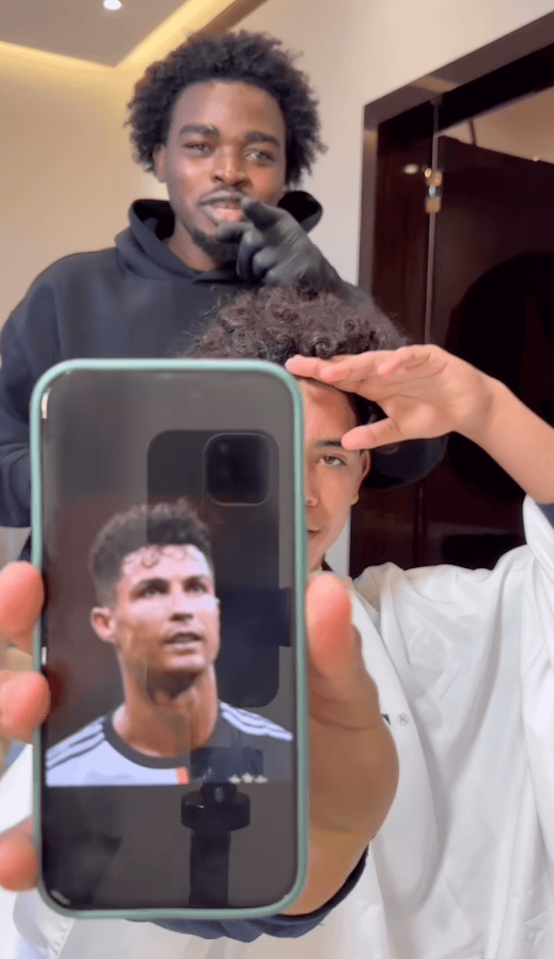 Młody Ronaldo kopiuje ojca! Kultowa fryzura CR7 wraca do łask