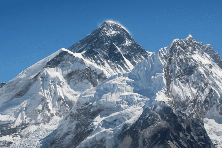 Najdłuższy triathlon świata: Żołnierz zdobył Mount Everest i ukończył ekstremalne wyzwanie!