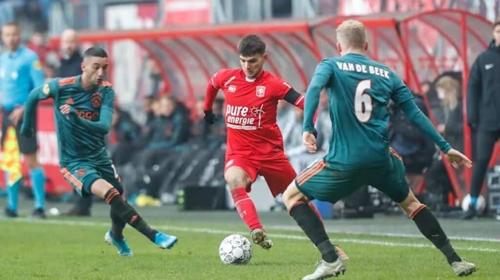 Trener Sopić kluczem do transferu? Lindon Selahi ma wybrać między Widzewem a Hajdukiem