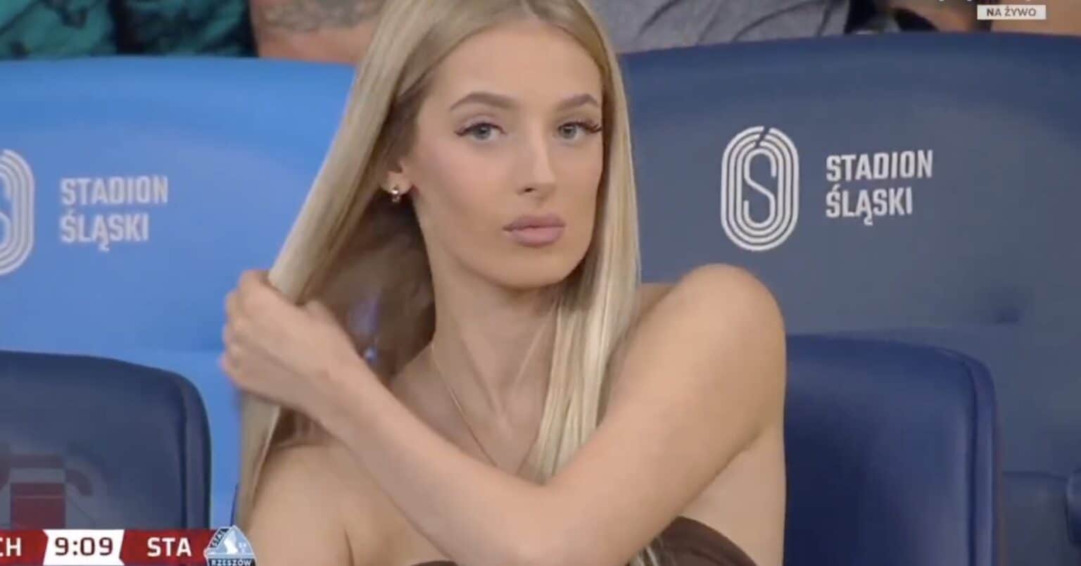 Realizator TVP stracił głowę na meczu Ruch – Stal? Kamera nie odrywała się od jednej fanki! [WIDEO]