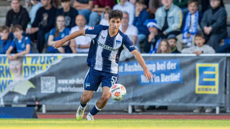 Nowy Alaba rośnie w Berlinie? Bayern poluje na 17-letniego defensora Herthy