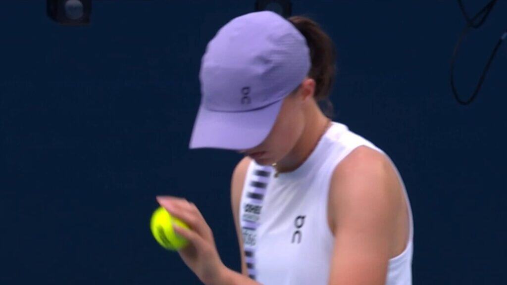 Iga Świątek wygrała z Yue Yuan w Australian Open 2026! Jaki był wynik? Relacja tekstowa i skrót meczu! (Fot.: WTA via @AustralianOpen on YouTube / BB)